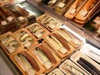 No.2155《宜野湾市新城》【鮮魚スタッフ】スーパー内でのパック詰め・品出し◇週3日～勤務OK！